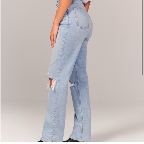 Abercrombie & Fitch Curve Love Ultra High Rise 90’s Straight Jean - Picture 3 of 8